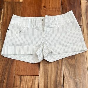 WOMANS G By GUESS SHORTS SIZE 25 WAIST